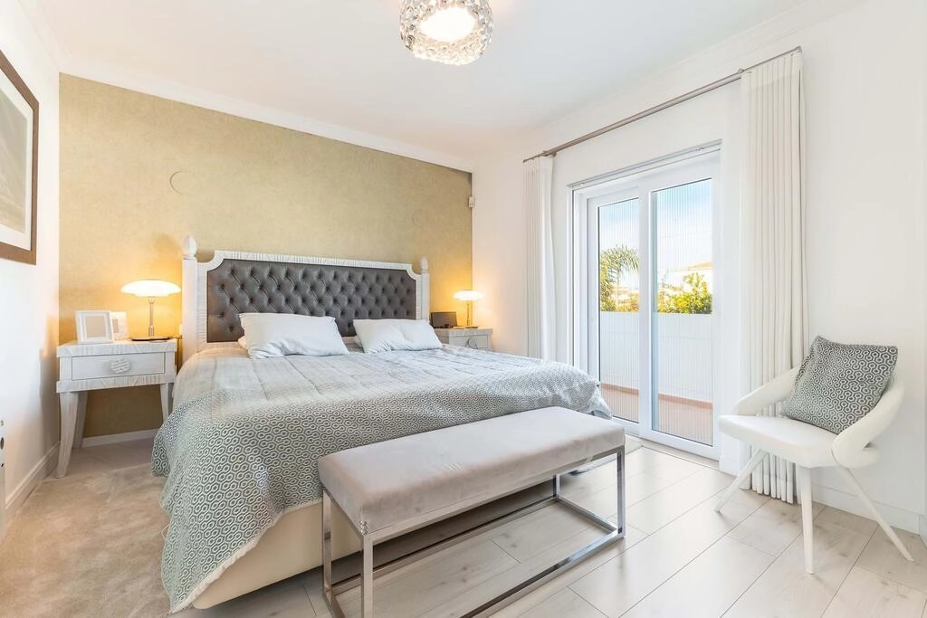 Excelente oportunidade Moradia semi-geminada renovada para v Excelente oportunidade Moradia semi-geminada renovada para v