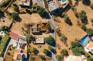 Two exceptional plots with two ruins for sale-Vale Judeu