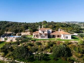 Propriedade Vinícola-Santa Bárbara de Nexe | 8 quartos