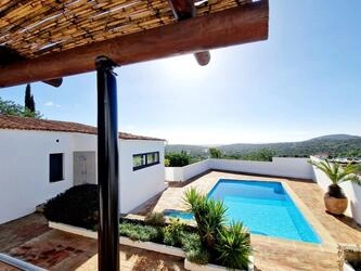 Moradia renovada para venda - Sta Bárbara de Nexe | 3 quarto