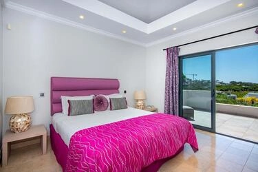 Moradia Isolada Renovada à Venda em Dunas Douradas | 5 Quart