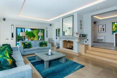 Moradia Isolada Renovada à Venda em Dunas Douradas | 5 Quart