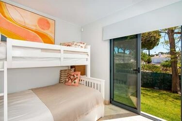 Moradia Isolada Renovada à Venda em Dunas Douradas | 5 Quart